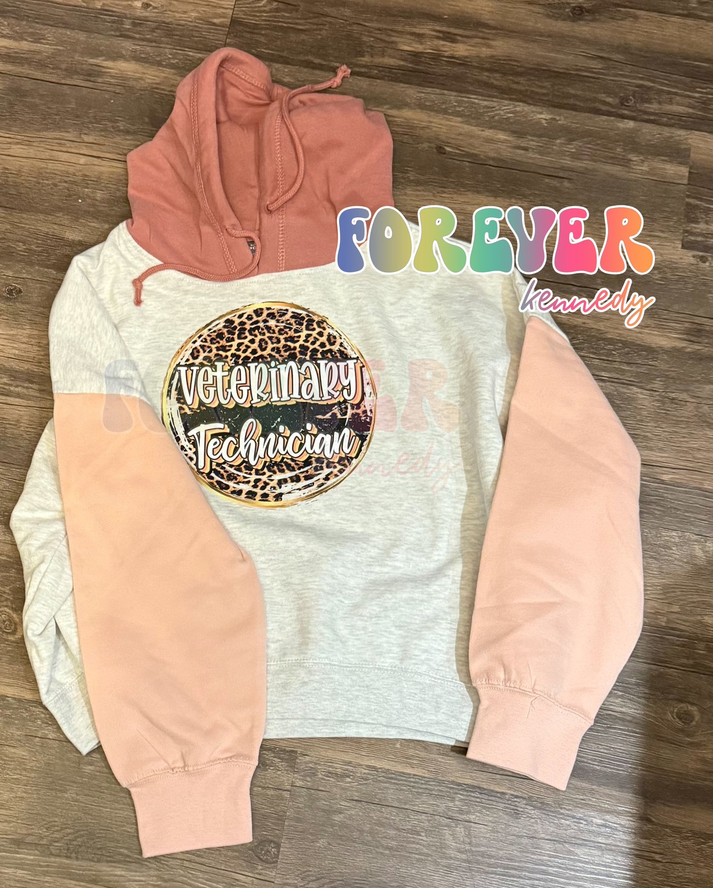(MTO) / Color Block Cropped Hoodie *: Cheetah Veterinary Technician