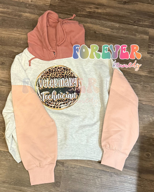 (MTO) / Color Block Cropped Hoodie *: Cheetah Veterinary Technician