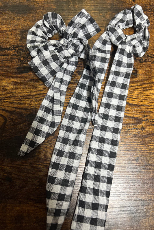 (RTS) Flannel Bow Scrunchie - Black/white plaid