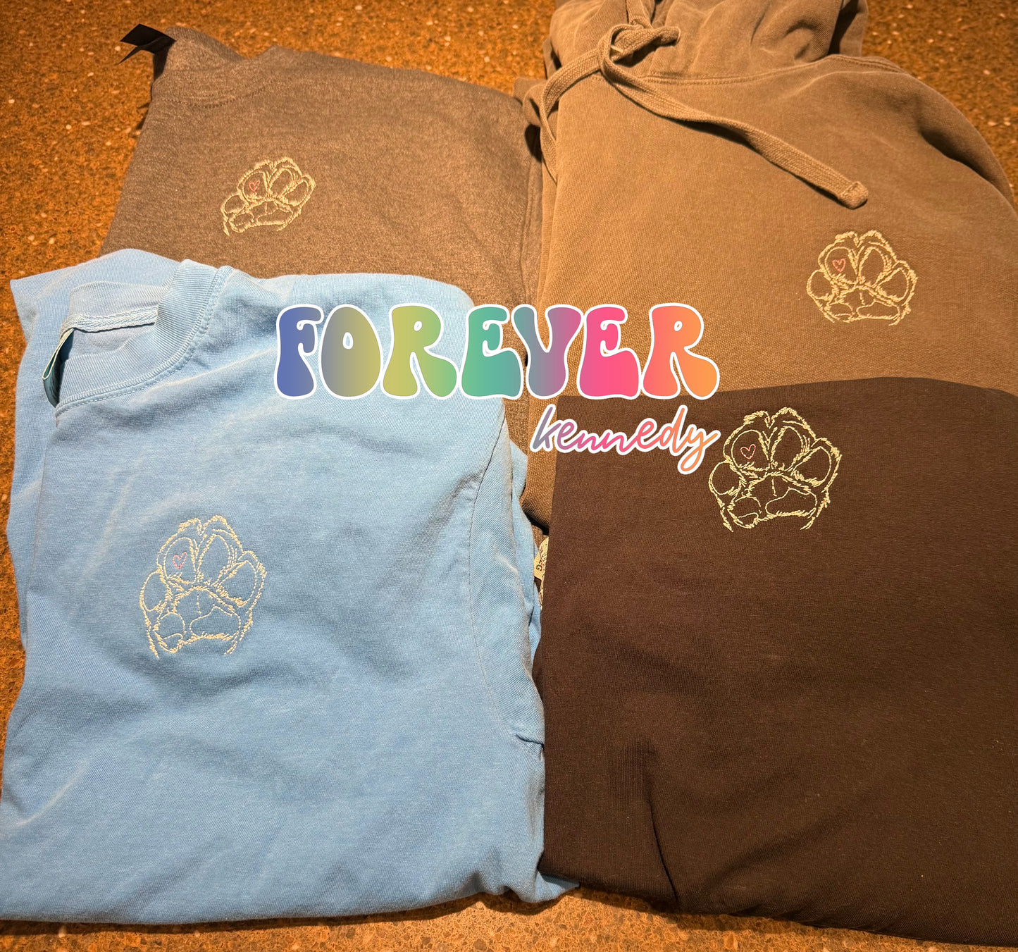 (MTO APPAREL) * CHOOSE STYLE / COLOR: EMBROIDERY DESIGN / Paw Print with Heart