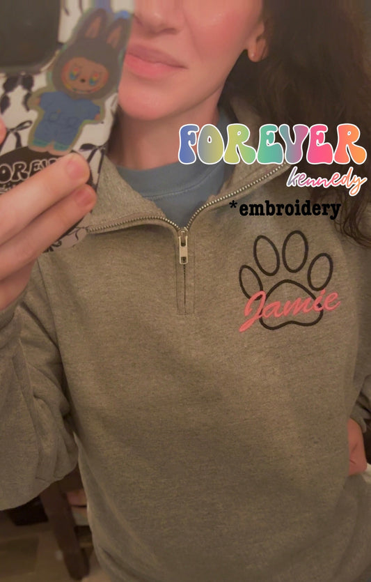 (MTO HALF ZIP UP) * CHOOSE COLOR: EMBROIDERY Paw print with custom name