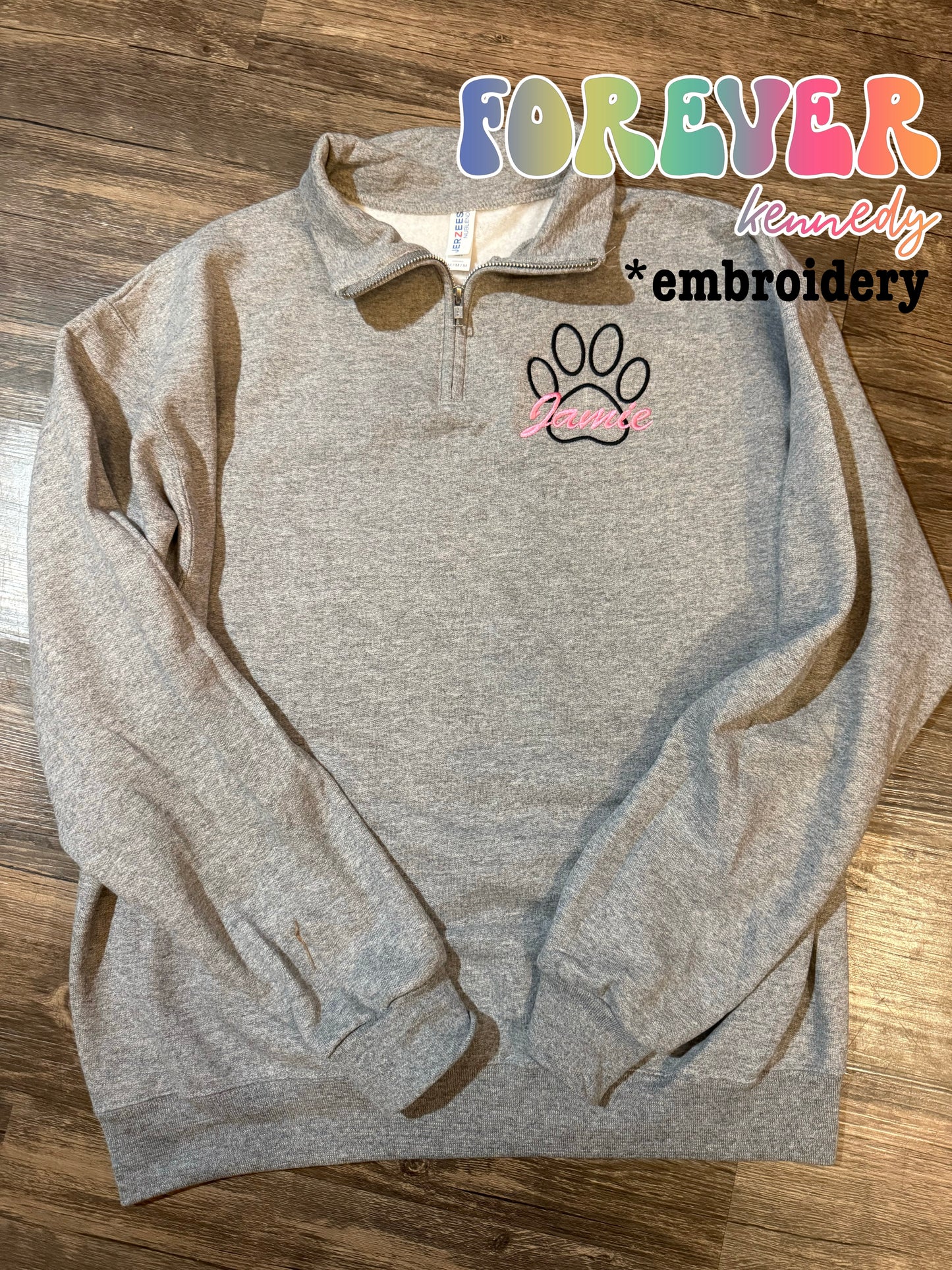 (MTO HALF ZIP UP) * CHOOSE COLOR: EMBROIDERY Paw print with custom name