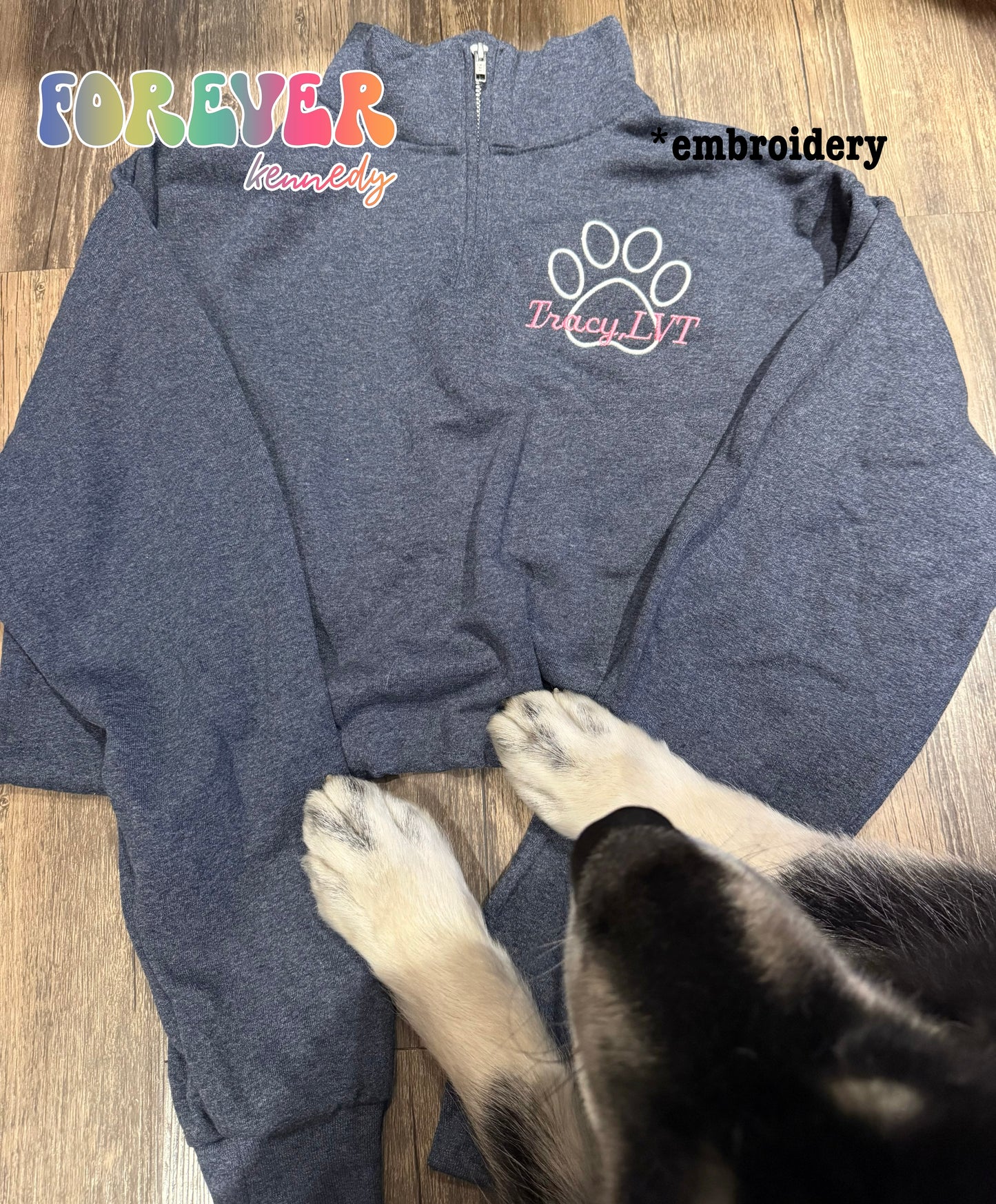 (MTO HALF ZIP UP) * CHOOSE COLOR: EMBROIDERY Paw print with custom name